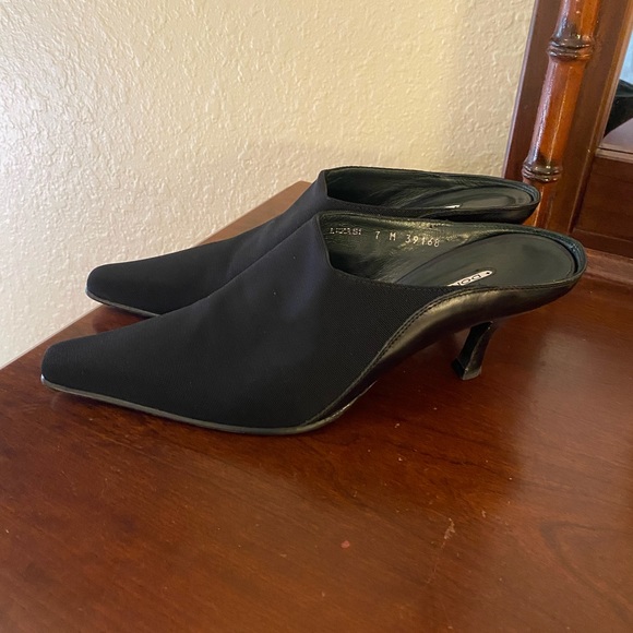 Donald Pliner Pointed Toe Mules - Picture 2 of 8